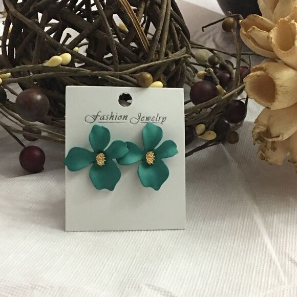 (L3) Irregular Flower Earrings - Picture 3 of 6